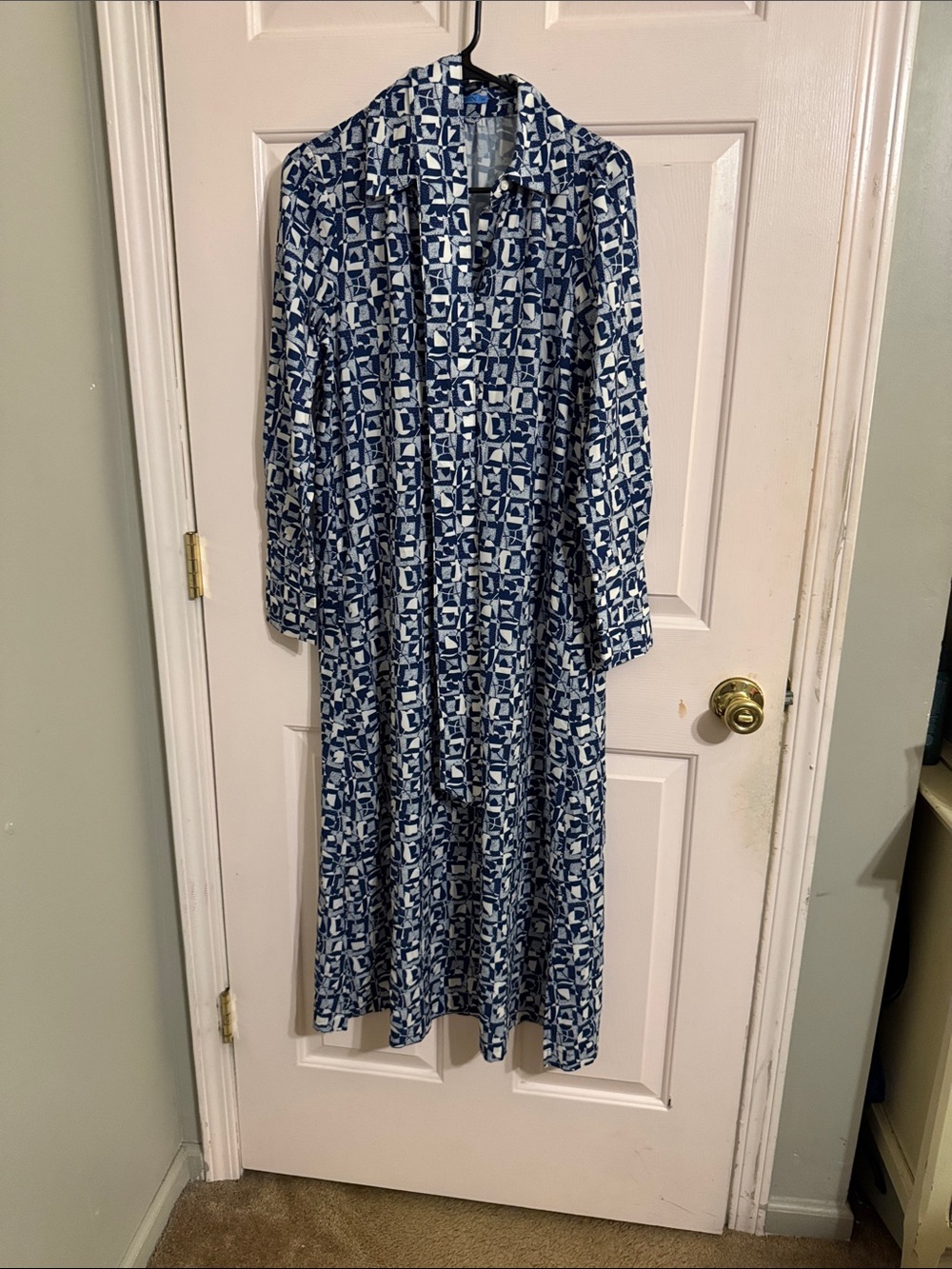 J. McLaughlin Blue & White Geometric Long-Sleeve Maxi Dress